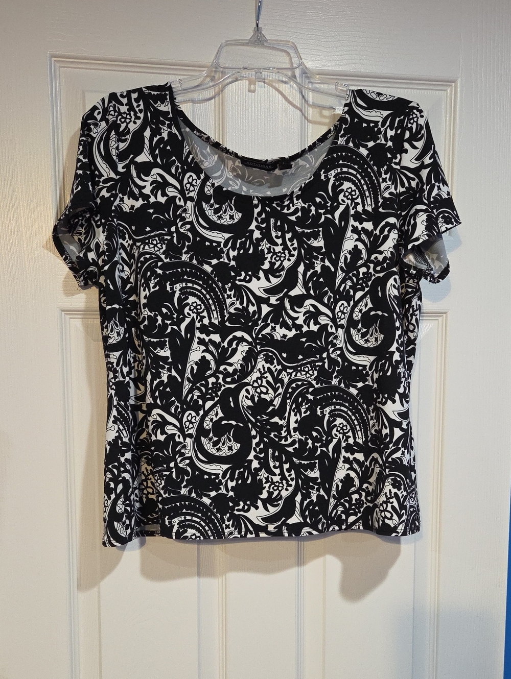 Notations Black and White Paisley Print Short Sleeve Tee